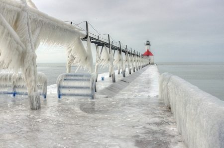 Astonishing Images of Frozen Lighthouse on Lake Michigan