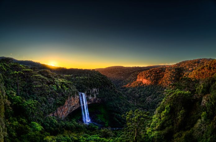 572 Caracol Falls