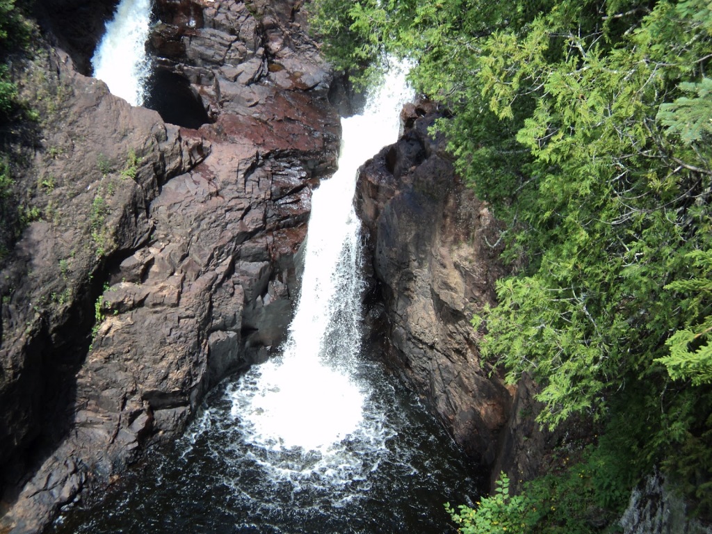 all the mysteries of nature, fear not. Minnesota’s Devil’s Kettle Falls has been perplexing hikers and geologists for generations.