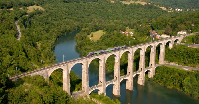 SNCF B 81661 is a spectacular passing scene on the Cize–Bolozon Viaduct which is a road-rail bridge crossing the Ain gorge in France.