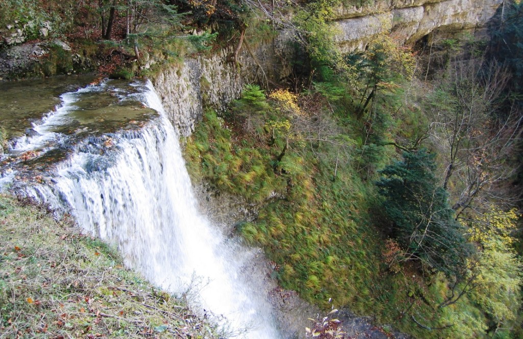 1The L'Eventail Waterfall is one of the two largest Herisson Waterfalls. It is also called Les Cascades du Herisson