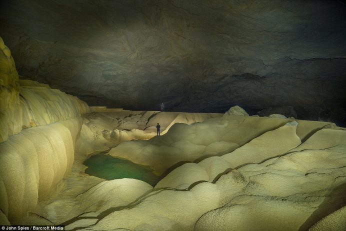 Giant Gour in the Oxbow area of the cave is 196 feet long and is probably one of the world's largest rimstone basins. The pool is filled with water during the wet season.