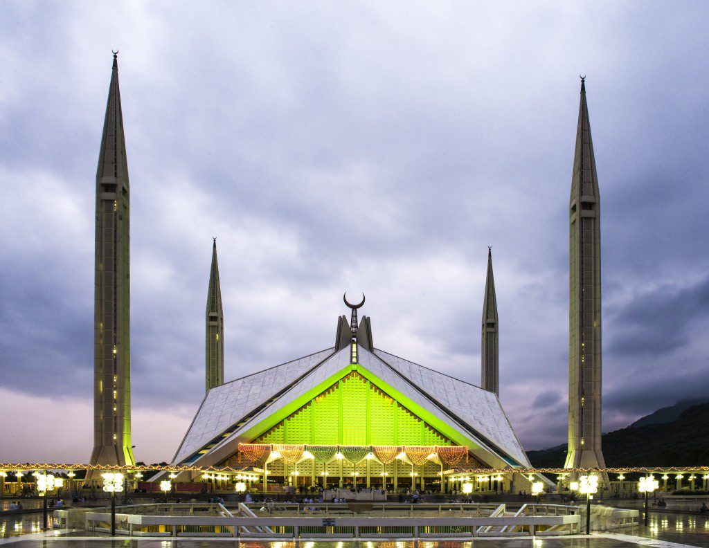 Beautiful Mosques in the World - The Faisal Mosque is the largest mosque in Pakistan, located in the national capital city of Islamabad. Completed in 1986.
