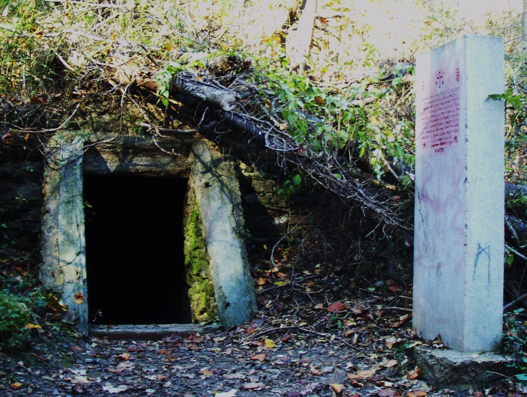 Cave of Kelpius - People have been involved in religious cults throughout history. However, when the 17th century ended, countless people were fleeing from Europe
