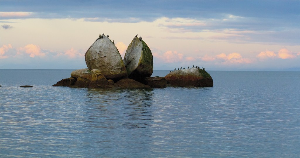 1The stunning Split Apple Rock is actually a geological rock formation in Tasman Bay off the northern coast of the South Island of New Zealand.