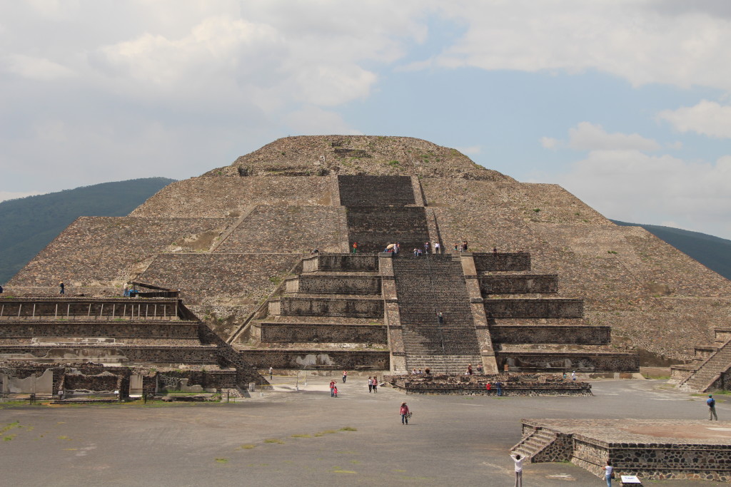 The Pyramid of Sun is the largest building in Teotihuacan and Mesoamerica.