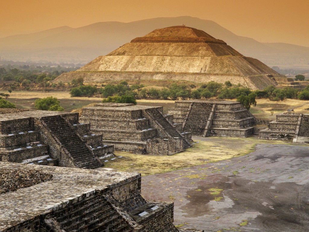 ca. 500, Teotihuacan, Mexico --- View of Pyramid of the Sun at Teotihuacan --- Image by © Free Agents Limited/CORBIS
