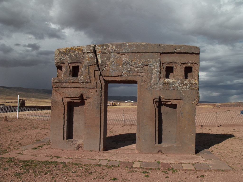 However, few elements of Tiwanaku iconography spread throughout Peru and parts of Bolivia. 