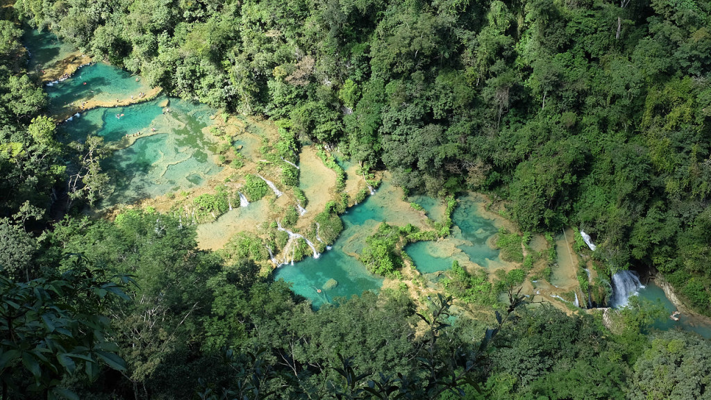 pools in the Cahabòn River