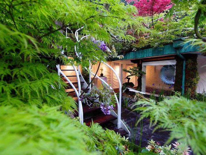Therefore, Ishihara’s landscaping business Kaza Hana, is based in Japan toured around Europe to source the foliage for the flower show design. 