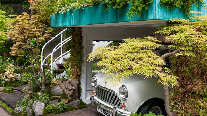 So, a garage may be sound like an unseemly environment for lush green scenery.