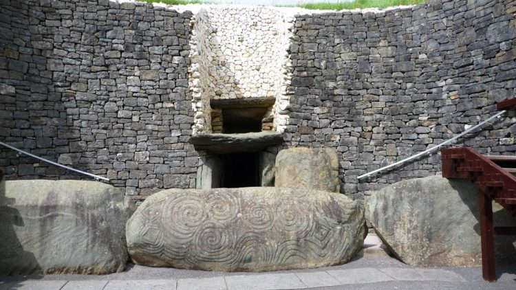 Bastique Newgrange Passageway