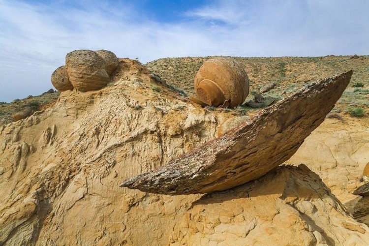 They’re every so often spherical and generally form in sedimentary rock or soil. Photo Credit www.yaplakal.com