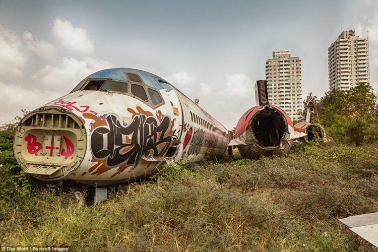 These images capture the corpses of two abandoned areoplanes, left by a cash-strapped investor in Thailand to rot away