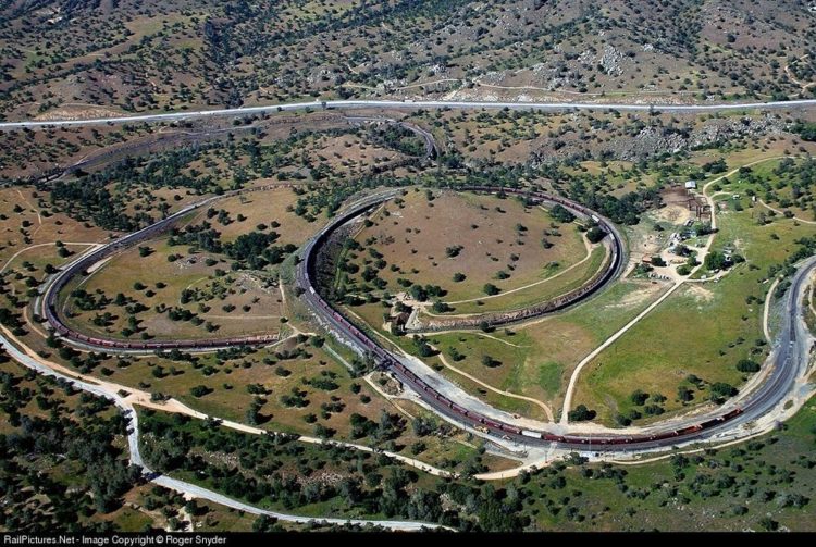 The main purpose of constructing the Tehachapi Loop was to gain elevation at an adaptable gradient, and this has worked so well for closely 140 years that it continues to be used even nowadays. 