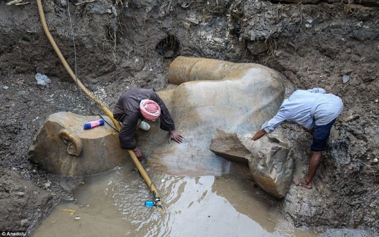 Archaeologists working under difficult conditions in Cairo had to recovered the ancient statue submerged in mud