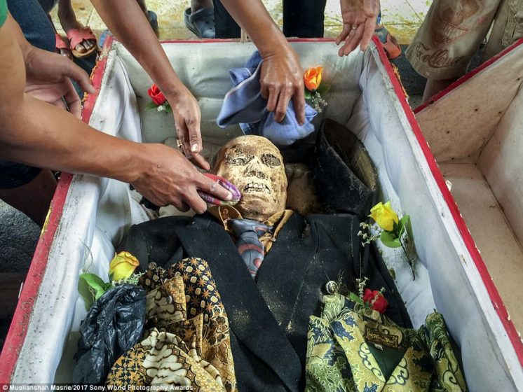 Paulus Sampe Lemba, who died at the age of 62. Every three or five years, Toraja people pay their respects to the deceased by cleaning corpses and dressing them in their favourite clothes