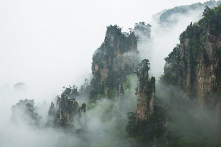 The researchers believed that Tianzi Mountains were formed from quartz sandstone of 400 million years ago through the intermittent rising of the crust for 2 million years.