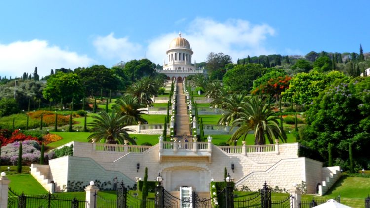 The terraces were opened to the public in June 2001. The gardens are linked by a set of stairs flanked by twin streams of running water cascading down the mountainside through the steps and terrace bridges.