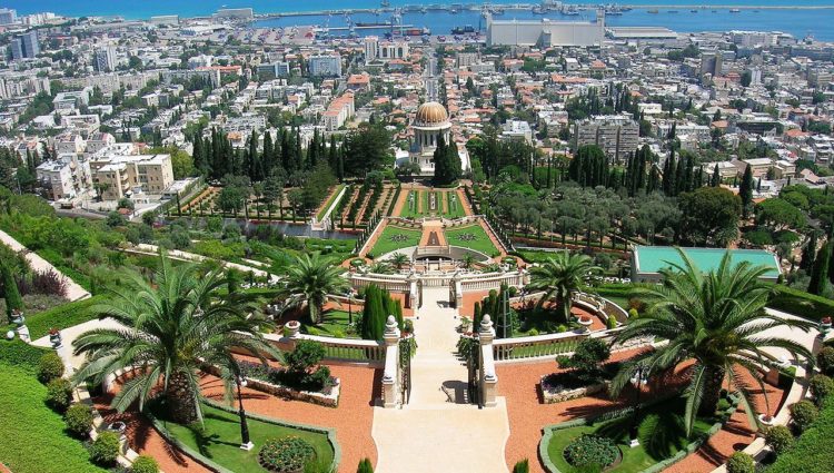 The architect was Fariborz Sahba of Iran and the structural engineers were Karban and Co. of Haifa. Fariborz started work in 1987 designing the gardens and oversaw construction