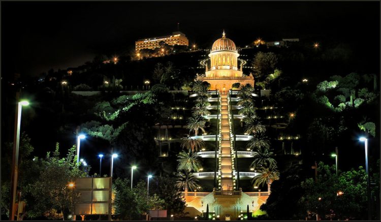 The different parts of the gardens offer a variety of experiences, the graveled paths, hedges and flower beds groomed and nurtured by dedicated gardeners frame panoramic views of the city, the Galilee Hills and the Mediterranean Sea.