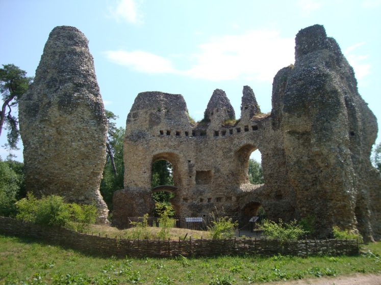 He visited this area in 1204, selected the site to build Castle here lay halfway between Windsor and Winchester. 