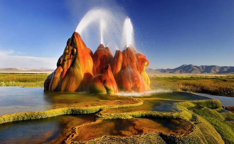 Fly Geyser of Nevada is made up of a series of different minerals, and its brilliant colors are due to thermophilic algae. 