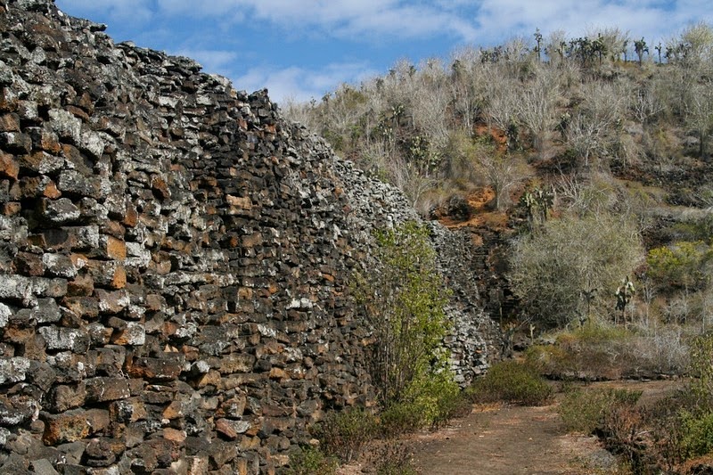 Thus, definitely the history of the penal colony of Isabela and the Wall of Tears is not the gladdest history of the islands.