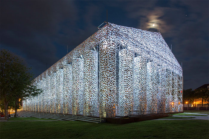 Argentinian artist Marta Minujín, has created an amazing monumental replica of the Greek Parthenon from 100,000 banned books.