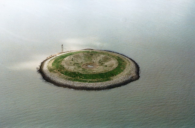 Outer Trial Bank - In Wash, a squarish estuary on the East coast of England, where Norfolk meets Lincolnshire, there is a strange island, flawlessly circular,