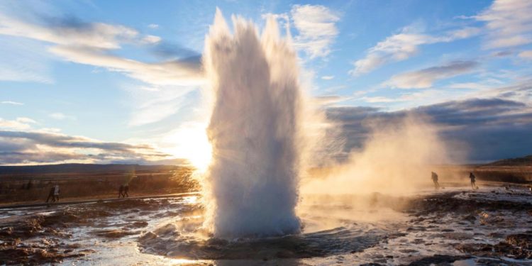 How does a geyser work? Basically, a geyser requires a heat source cooling magma, a source of water, permeable rocks through superheated waters can rise and a pressure-tight chamber or series of chambers where pressure can build up prior to eruption. 
