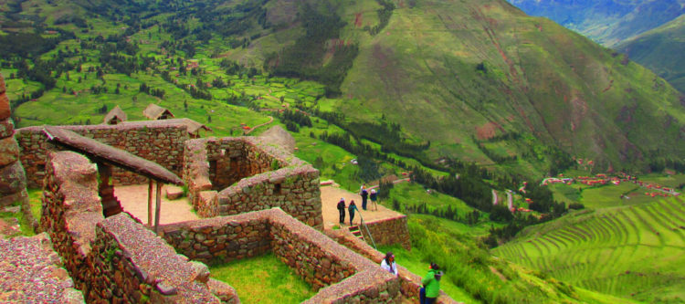 The Sacred Valley was incorporated slowly into the incipient Inca Empire during the period from 1000 to 1400 CE. 