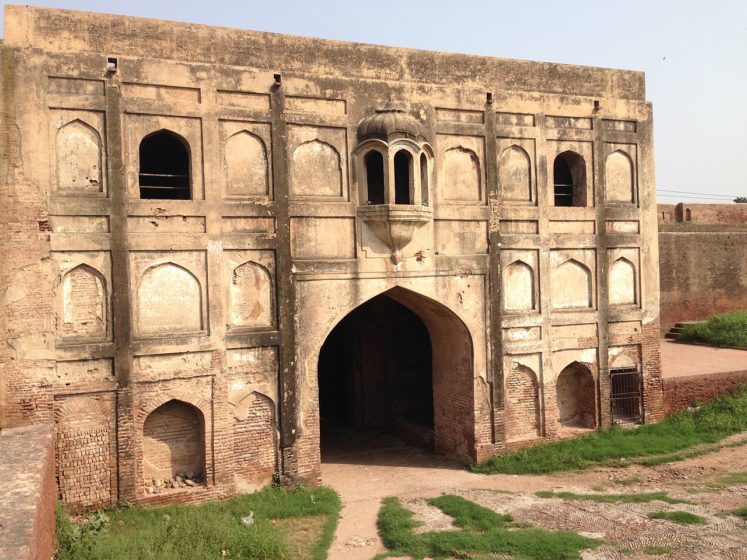 Akbari Gate was built in 1566 and now called Maseeti Gate.