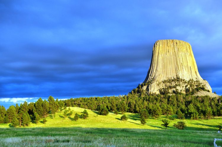 Devils Tower is a laccolithic butte composed of igneous rock in the Bear Lodge Mountains near Hulett and Sundance in Crook County, northeastern Wyoming. 