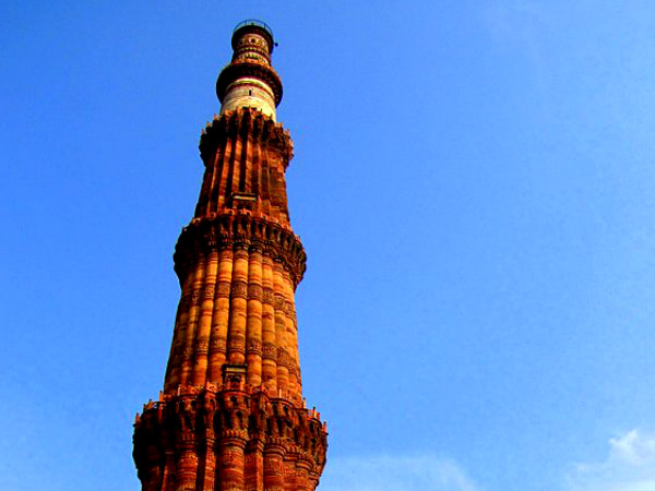 A 73 meter tall, 14.3 meters base diameter Qutub Minar is forms in the Mehruali Area of Dehli India.