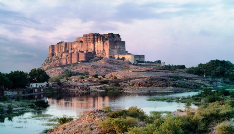 Further, the striking silhouette of the Mehrangarh fort against the stunning clouds at Jodhpur offers great view.