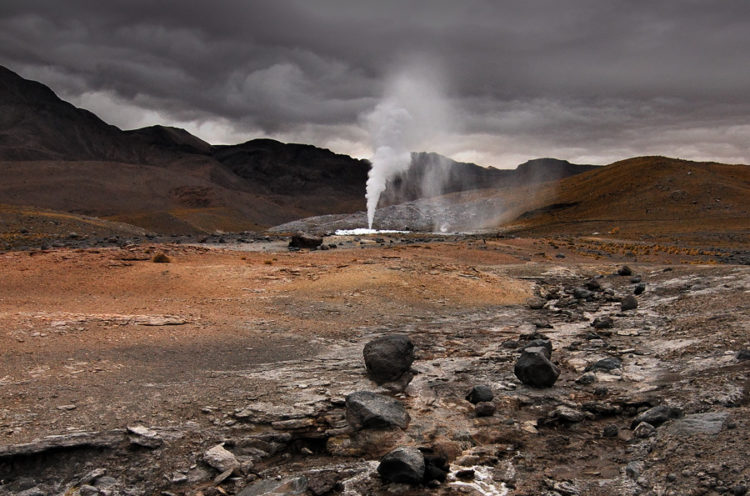 The exclusive environment of El Tatio “provides a better environmental analog for Mars than those of Yellowstone National Park and other well-known geothermal sites on Earth.”