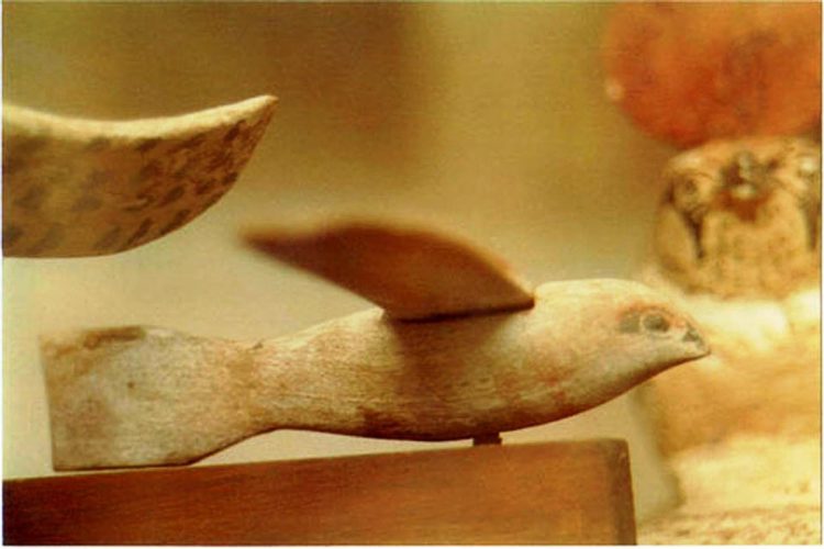 ? The Saqqara bird was excavated in 1898 from a tomb of Pa-di-lmen in Sappho in Saqqara, Egypt. 