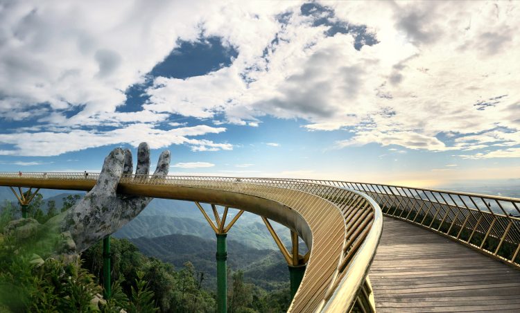 It creates a walkway in the sky, among the foggy and fairy-like lands of Ba Na Mountain. Photo Credit www.dezeen.com 