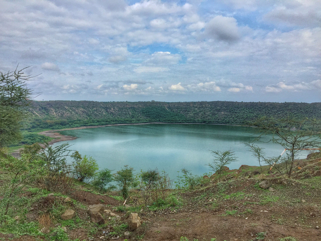 The crater was formed fifty-two thousand years ago, when a gigantic meteor crashed into the earth at an estimated speed of 90,000 km per hour. 