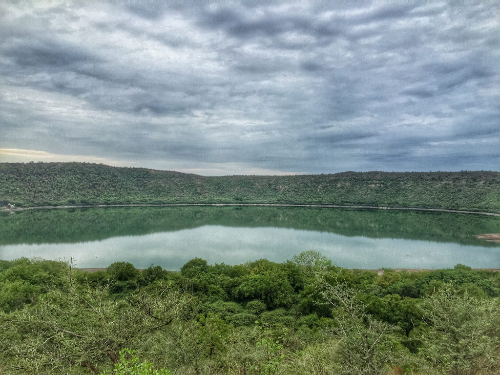 Lonar Crater has a mean diameter of 3,900 ft and is about 449 ft below the crater rim, and meteor crater rim is about 1.8 KM in diameter. 