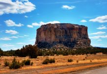 Enchanted Mesa – A Breathtaking Sandstone Butte in New Mexico