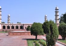 Tomb of Jahangir – A Historical Mausoleum Jahangir was died on 28 October 1627 in the foothills Kashmir when he was on travelling to town of Rajauri