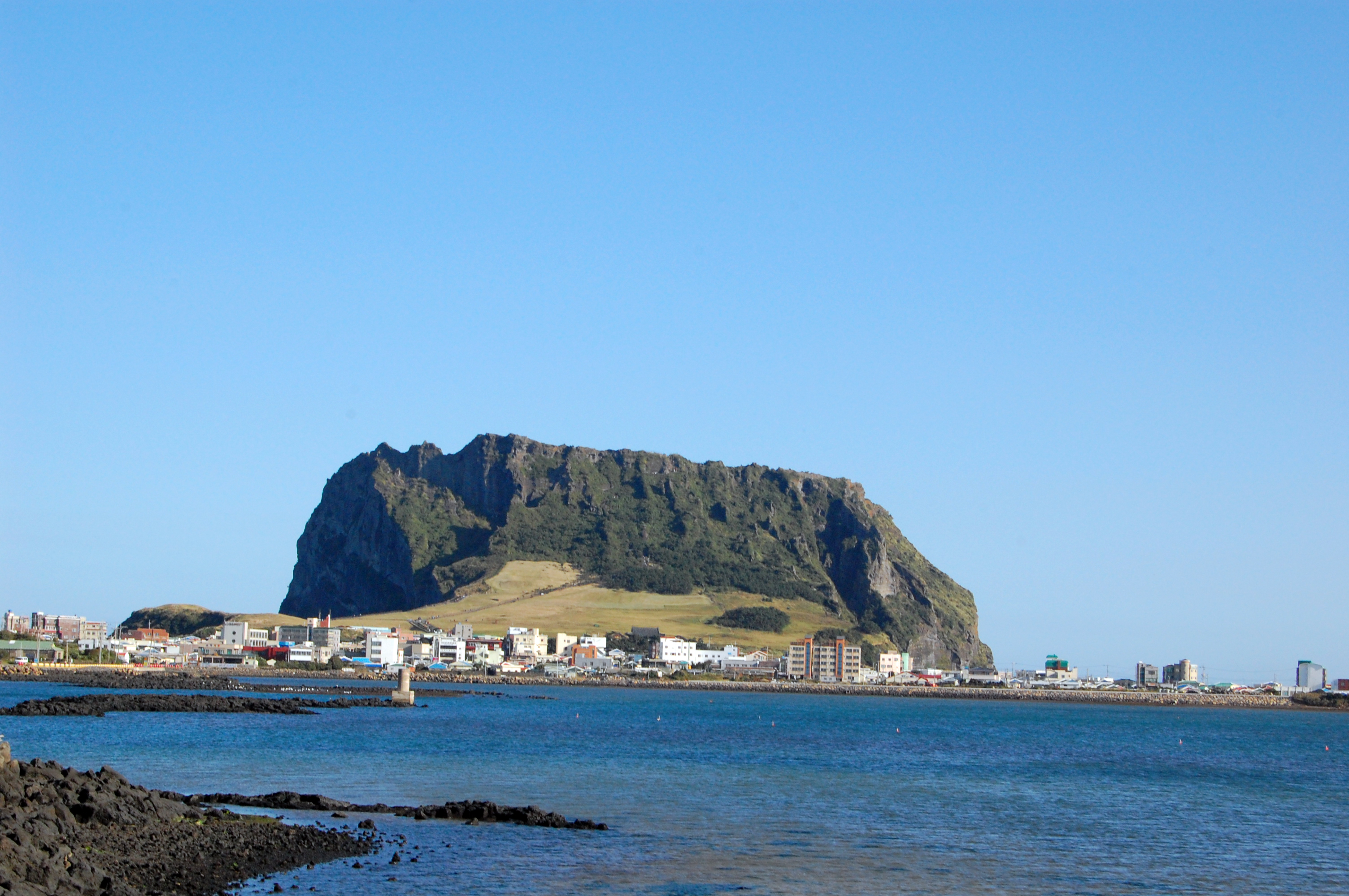 Jeju island has only 600,000 residents – which is roughly 3% of Seoul’s population on land that’s 3X the size of Seoul’s metropolitan area. 