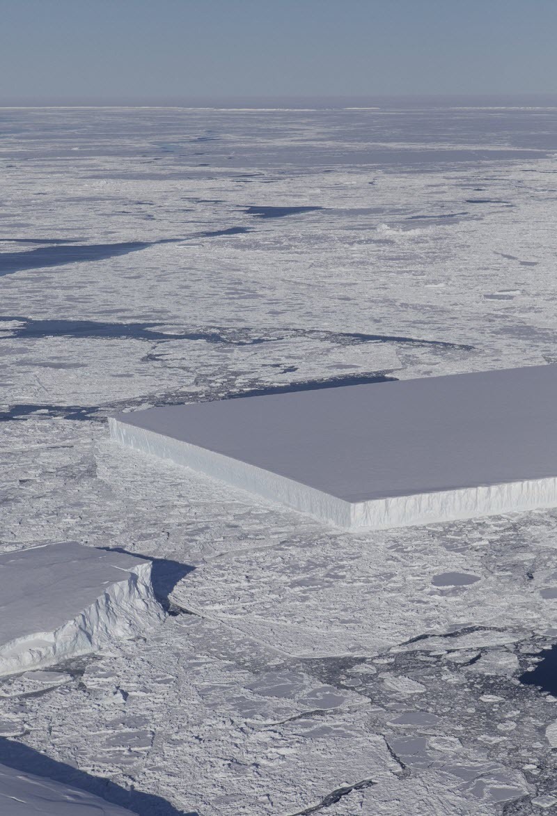 Normally icebergs with relatively straight edges are common, this was the first time anybody has seen an iceberg with two corners at right angles.