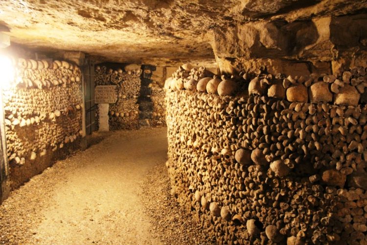 Catacombes de Paris - Most Macabre Underground Tunnels Lined with ...