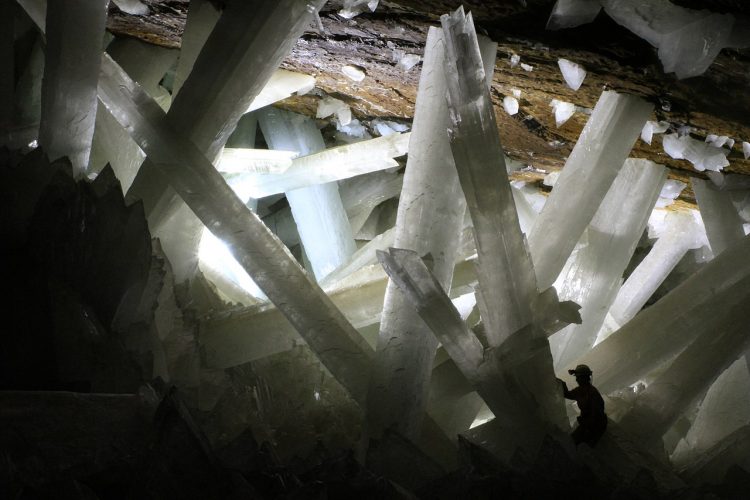 1280px Cristales cueva de Naica Cave of Crystals