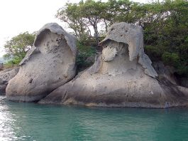 There are two folk legends surrounding the origins of the rock formations that compose Gatbawi.