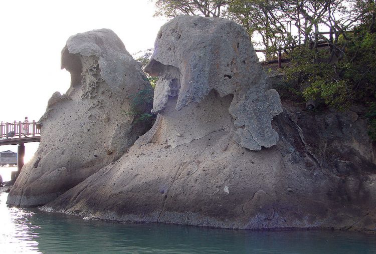Gatbawi is one of the "8 famous spots of Mokpo" and was designated Natural Monument Number 500 in April 2009.