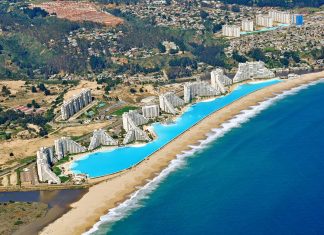Chile’s World’s Largest Swimming Pool is an Engineering Miracle world’s largest swimming pool attracts large crowds to pay a visit to the San Alfonso del Mar resort at Algarrobo, on Chile’s southern coast.